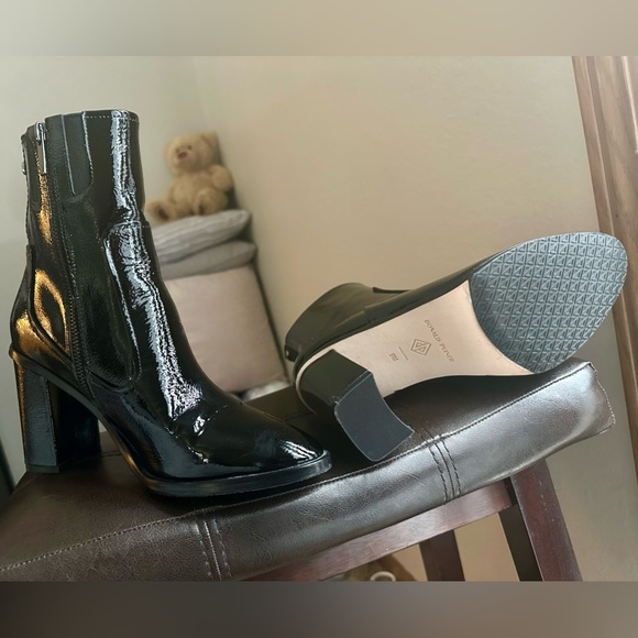 Donald Pliner | Maymi Boots in Black Leather Patent, size 9US/39EU - Picture 5 of 6